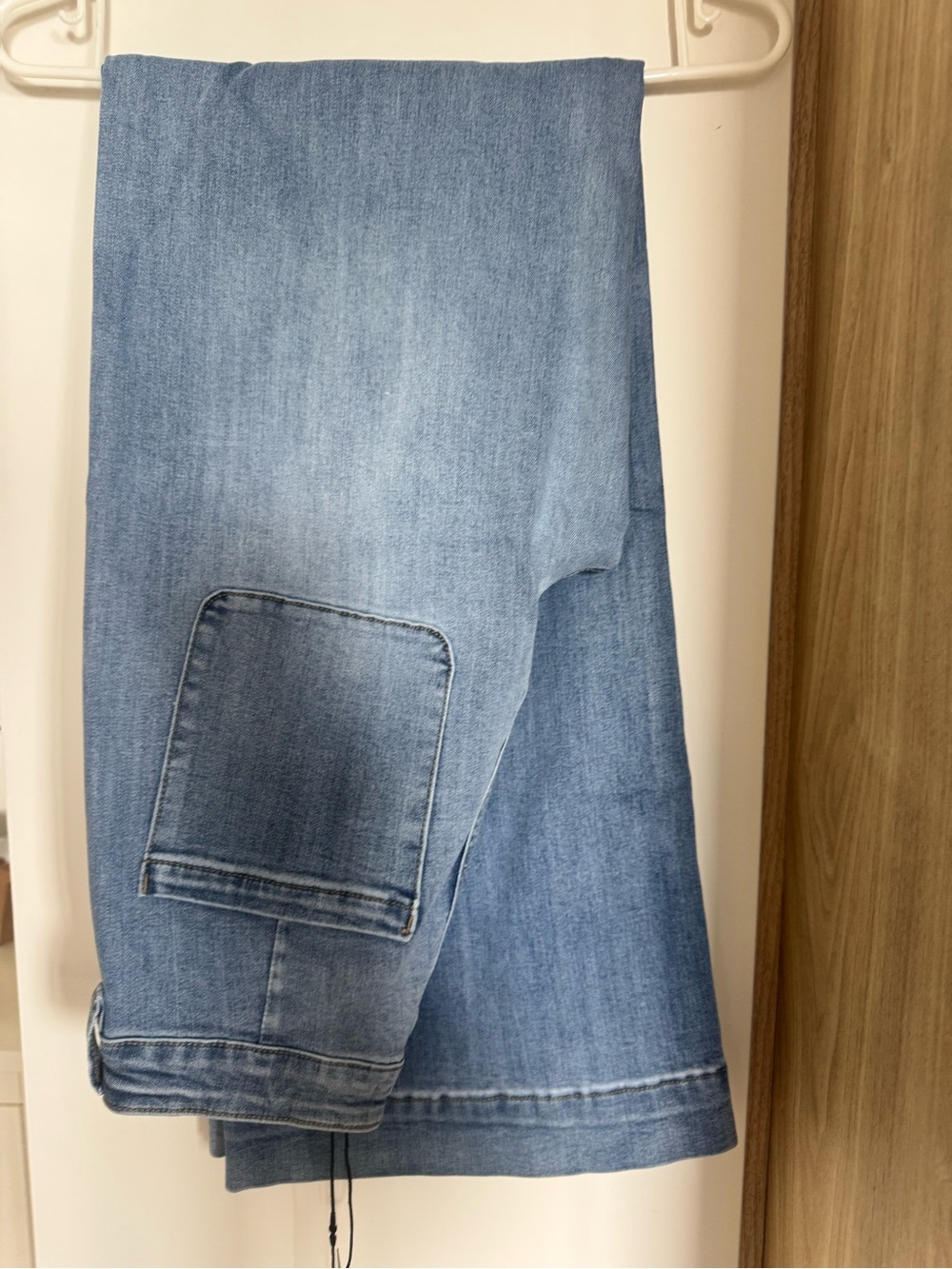 Women's Light Blue Wide-Leg Jeans - Casual Flare Style